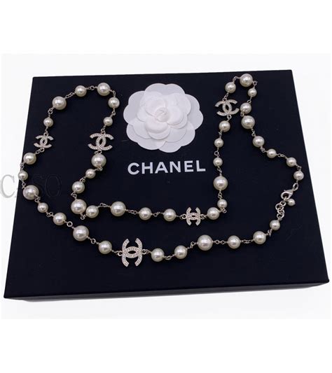 Collana tipo chanel di perle 